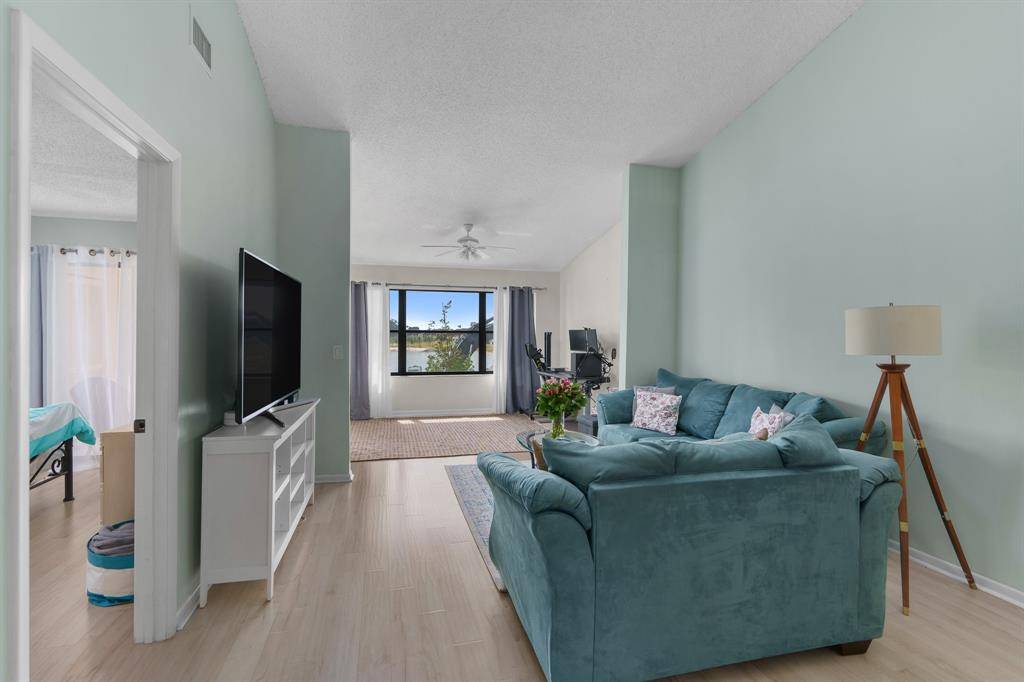 Lake Worth, FL 33467,4705 Lucerne Lakes Blvd #203