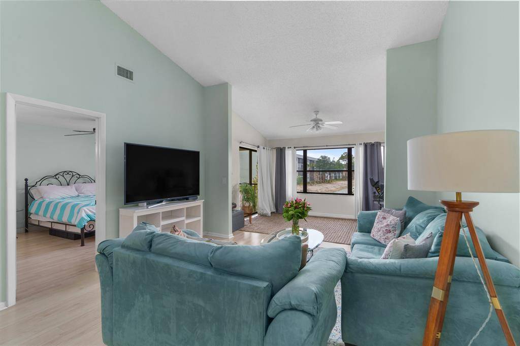 Lake Worth, FL 33467,4705 Lucerne Lakes Blvd #203