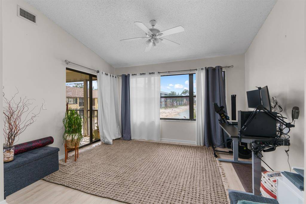 Lake Worth, FL 33467,4705 Lucerne Lakes Blvd #203