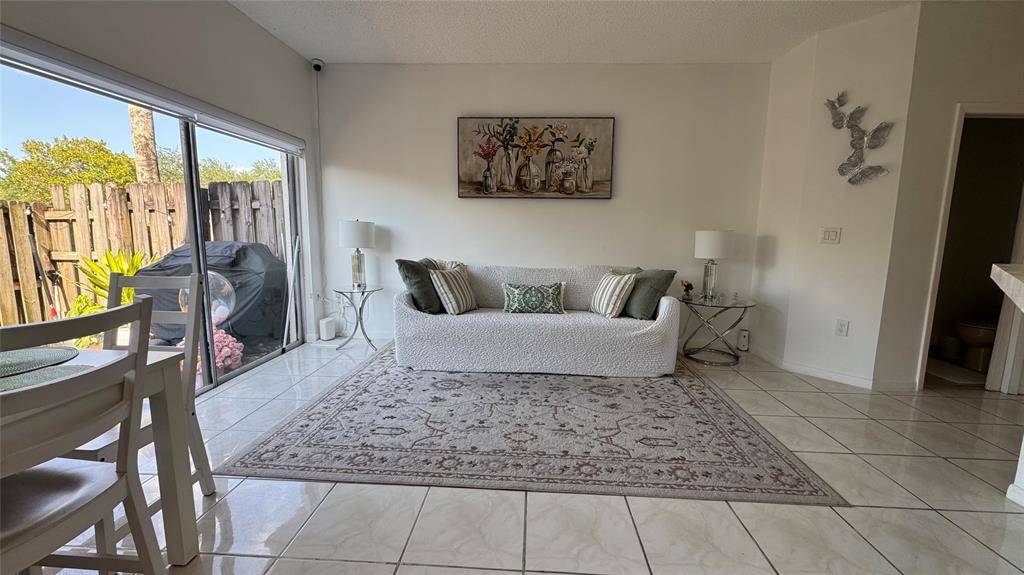 Pembroke Pines, FL 33025,9571 SW 1st Ct
