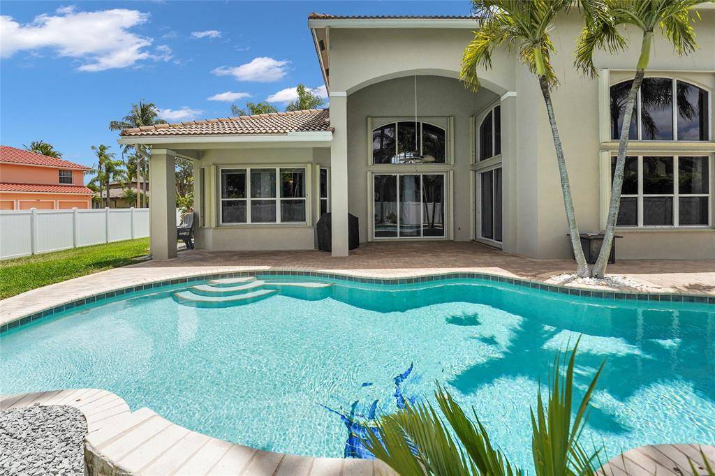 15953 SW 8th St, Pembroke Pines, FL 33027