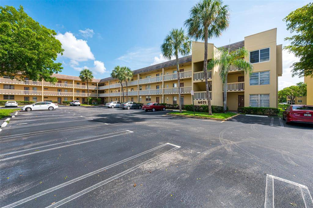 Tamarac, FL 33319,6071 NW 61 #207