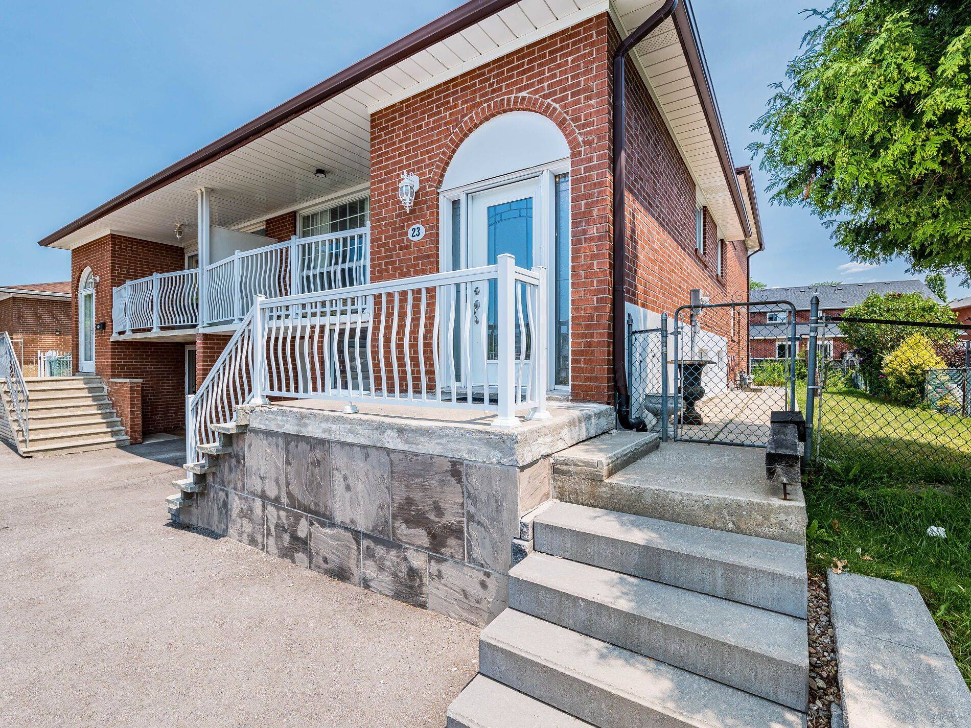 Vaughan, ON L4L 2G5,23 North Humber DR
