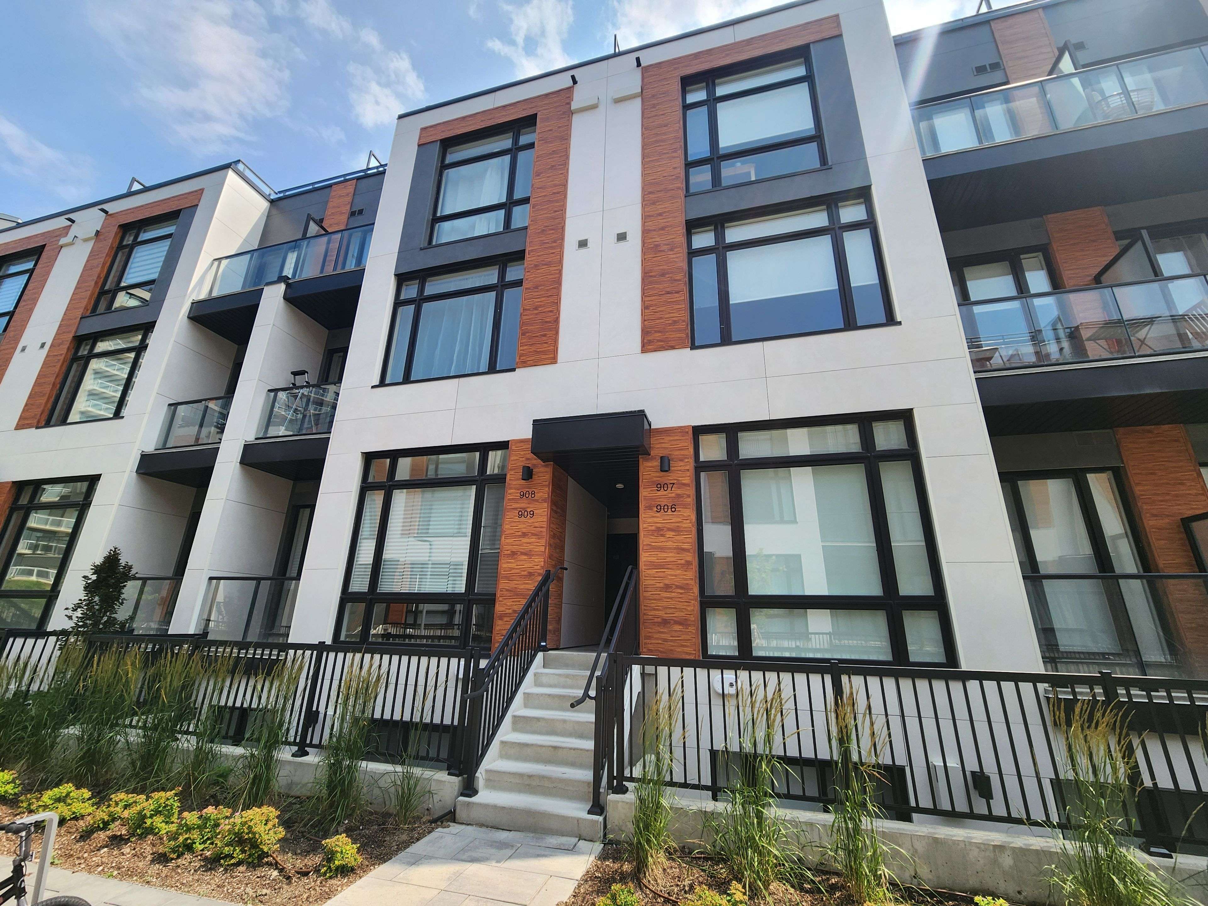 2 Steckley House LN #908, Richmond Hill, ON L4S 0N2
