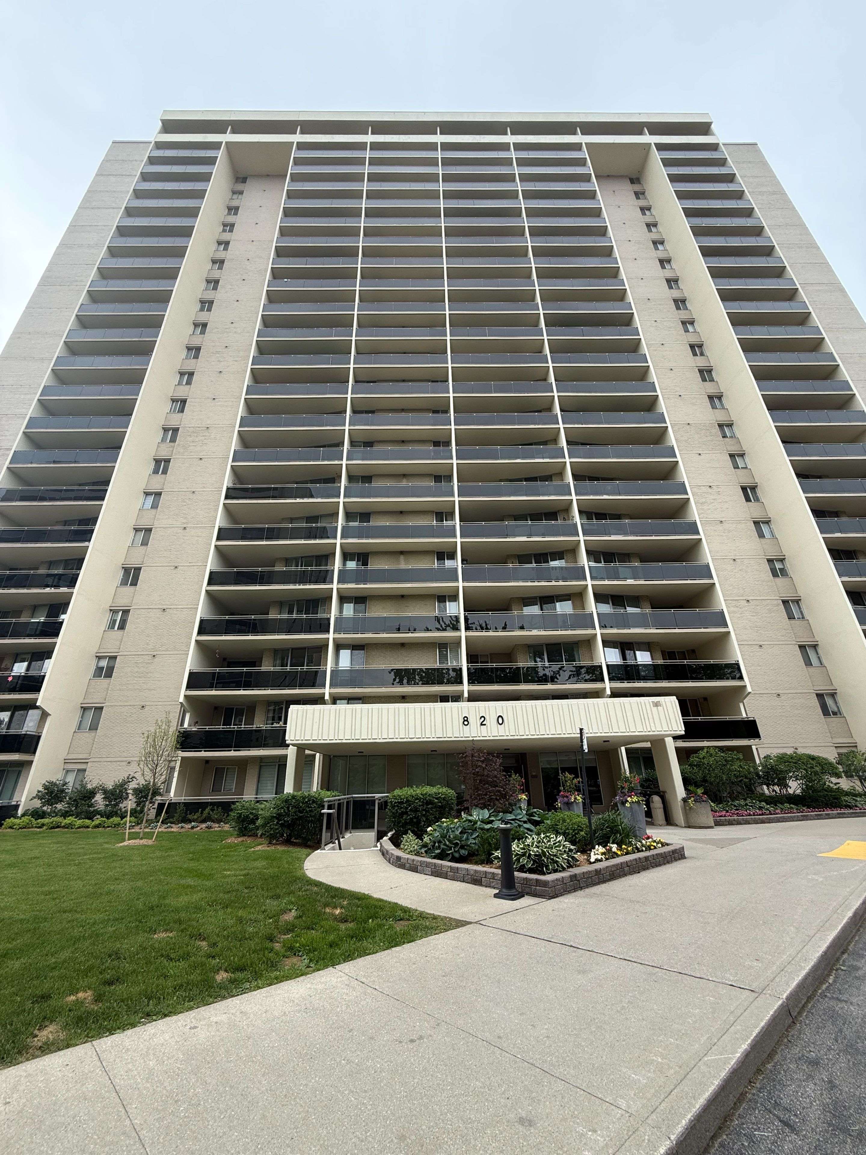820 Burnhamthorpe RD #2107, Toronto W08, ON M9C 4W2