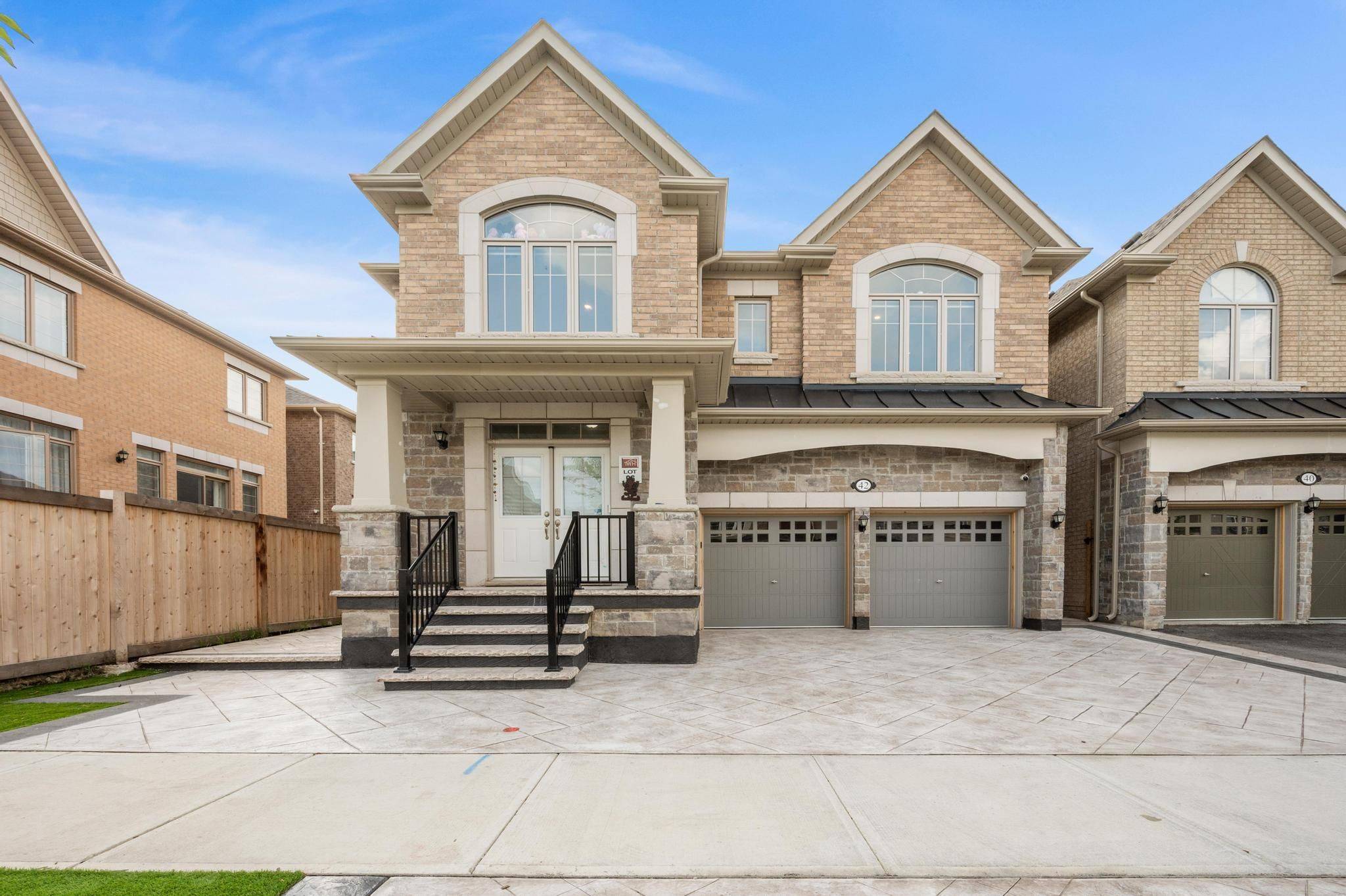 42 Kambalda RD, Brampton, ON L7A 0C3