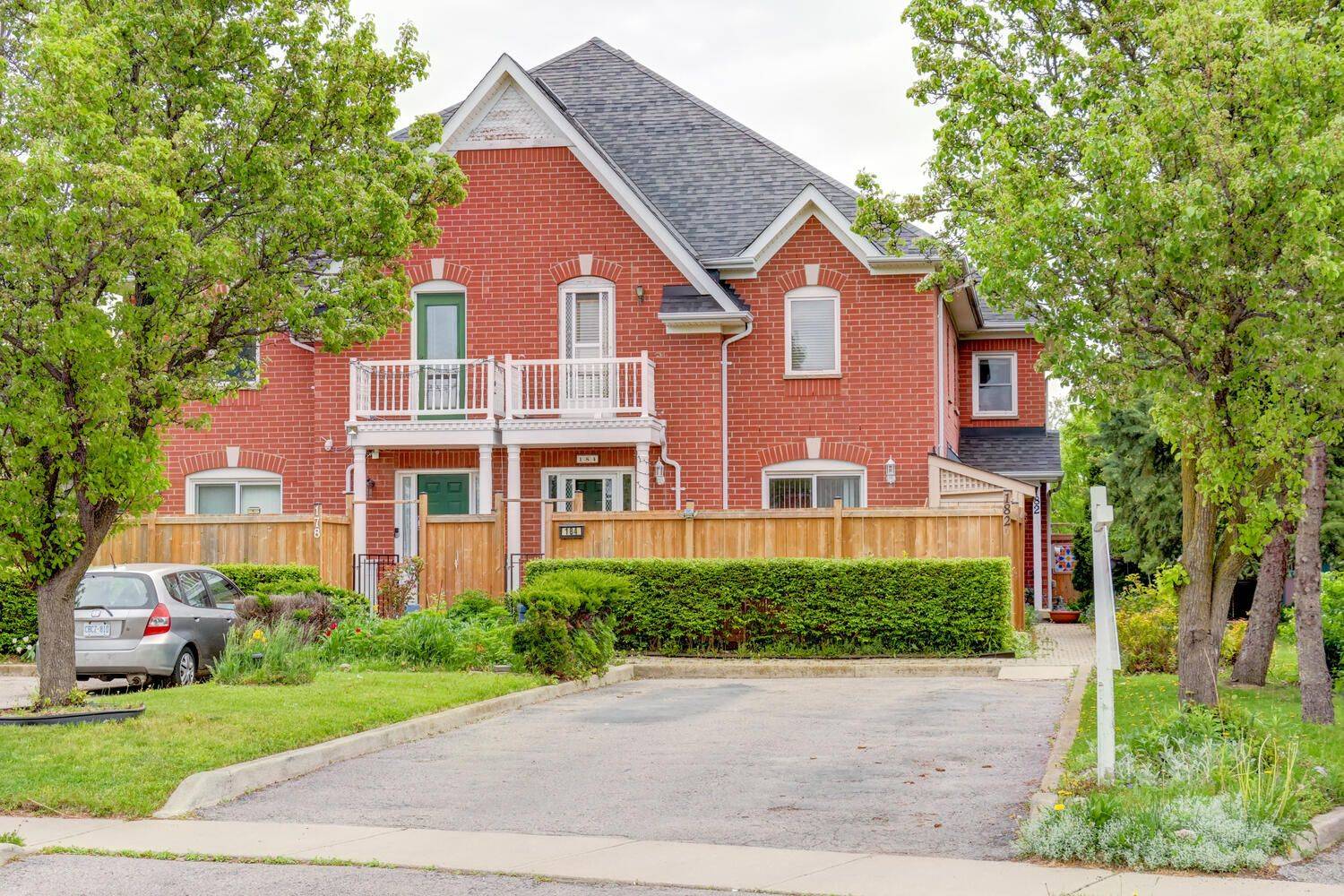 182 Pressed Brick DR, Brampton, ON L6V 4K6