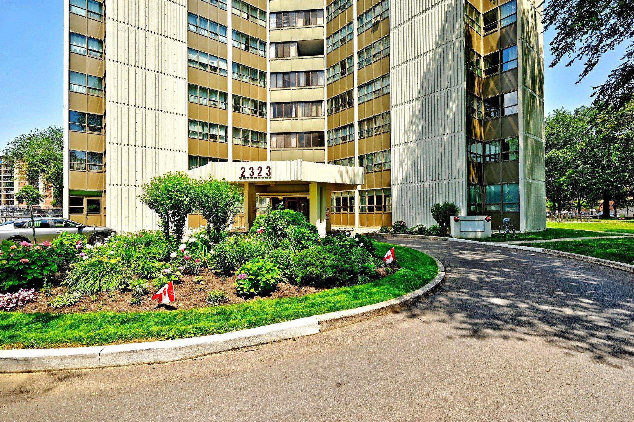 2323 Confederation Pkwy #807, Mississauga, ON L5B 1R6