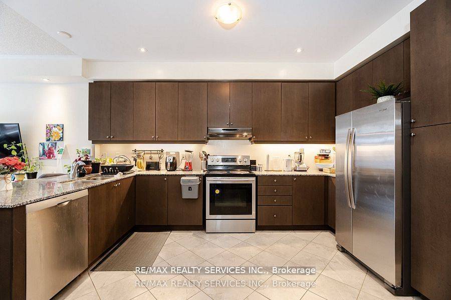 Brampton, ON L6Y 6C7,7 Lady Evelyn CRES
