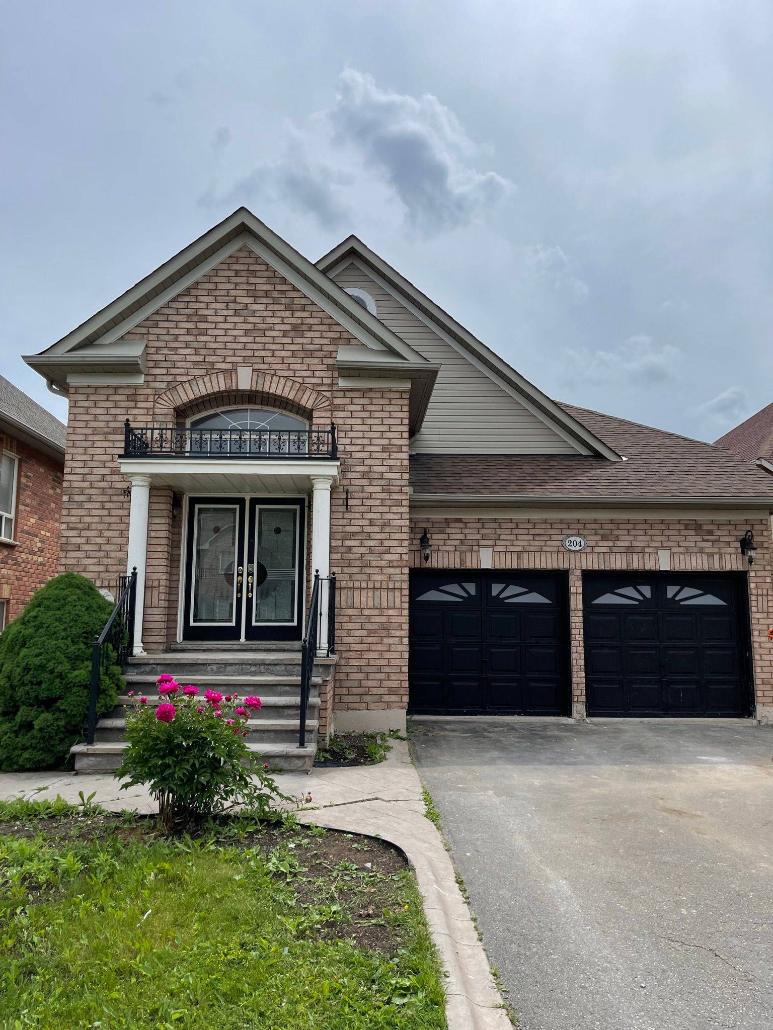 204 Van Scott (Upper) DR, Brampton, ON L7A 1V8