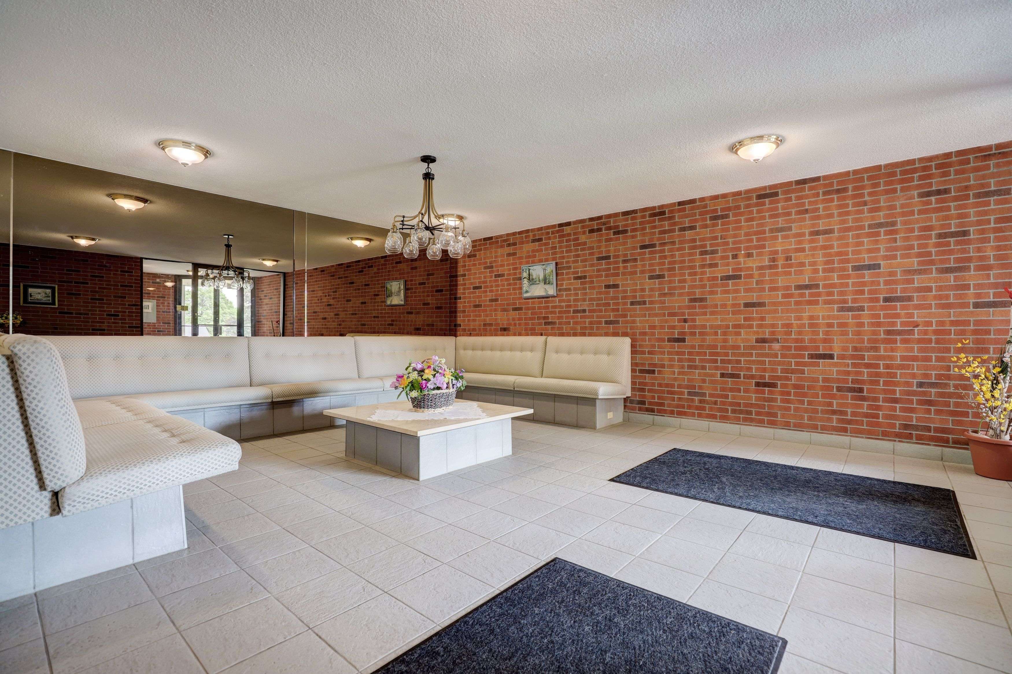 Owen Sound, ON N4K 1R2,860 9th ST E #205