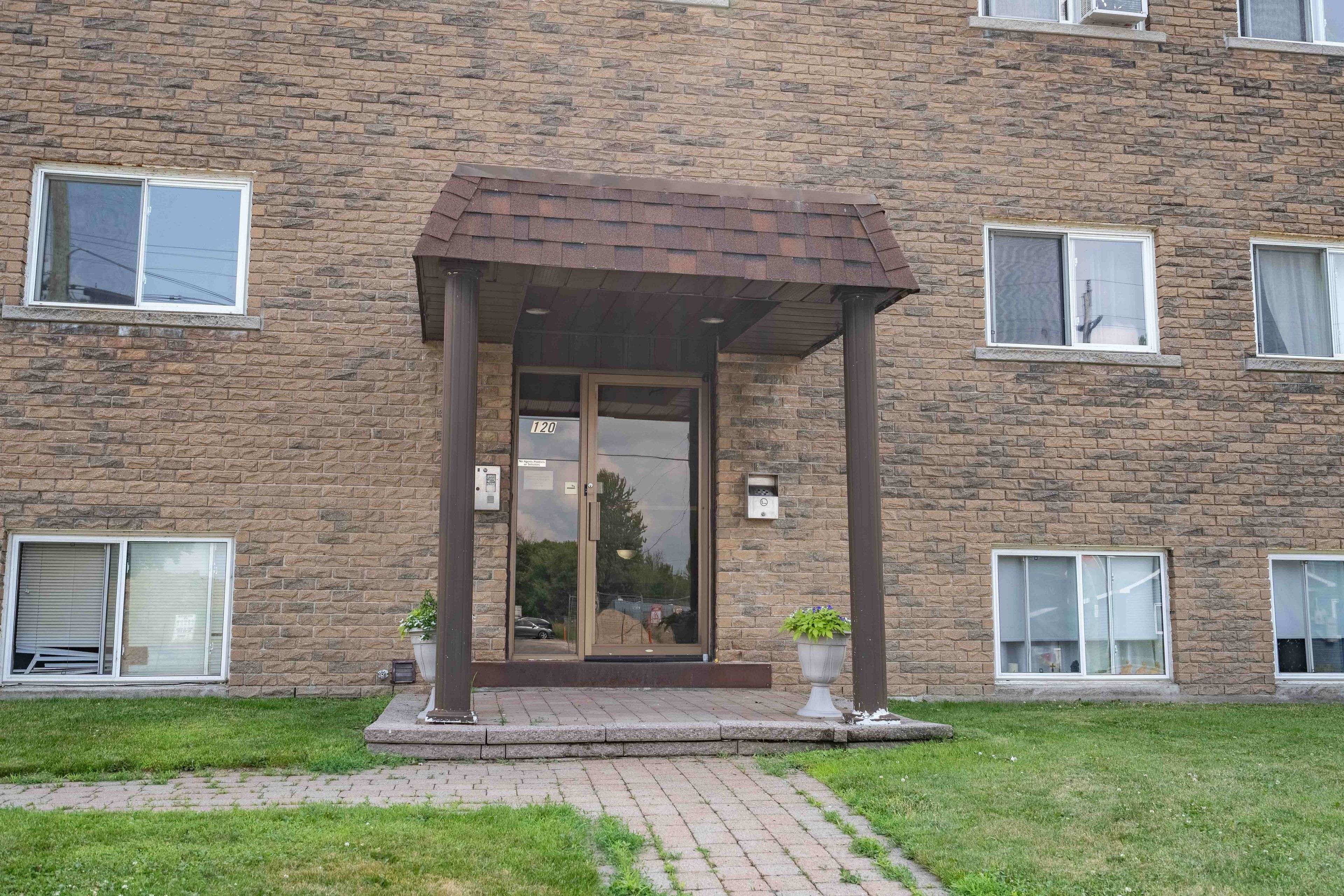 Cornwall, ON K0C 1N0,9-120 MILITARY RD
