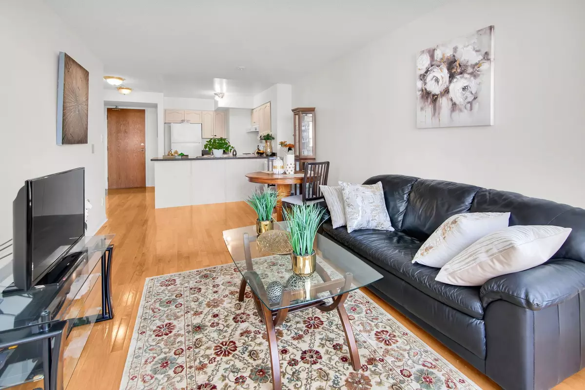 Richmond Hill, ON L4B 4M4,19 Northern Heights DR #404