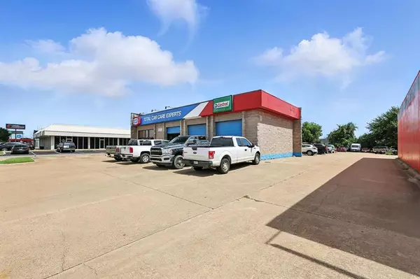 Pantego, TX 76013,2304 W Pioneer Parkway