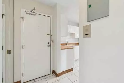 Calgary, AB T2M 0S8,1107 15 AVE Southwest #904