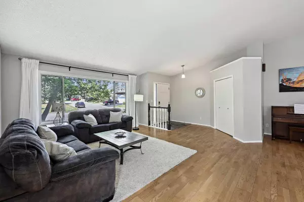 Calgary, AB T3L 1P3,216 Scenic Hill Close NW