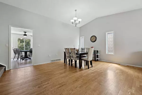 Calgary, AB T3L 1P3,216 Scenic Hill Close NW