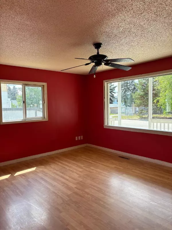 Grande Prairie, AB T8V 7G8,10403 96A ST