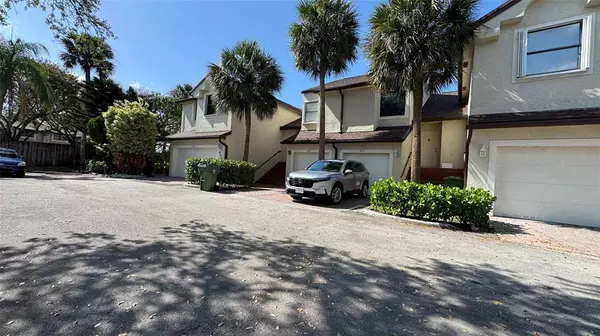 9571 SW 1st Ct, Pembroke Pines, FL 33025