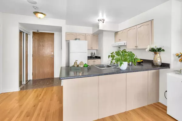 Richmond Hill, ON L4B 4M4,19 Northern Heights DR #404