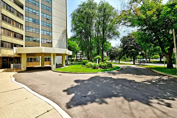 Mississauga, ON L5B 1R6,2323 Confederation Pkwy #807