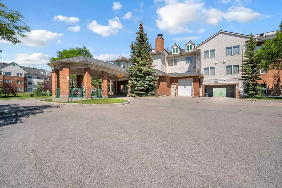 1920 14 AVE NE #210, Calgary, AB T2E 8V4