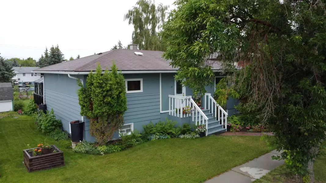217 4 AVE E, Hanna, AB T0J 1P0