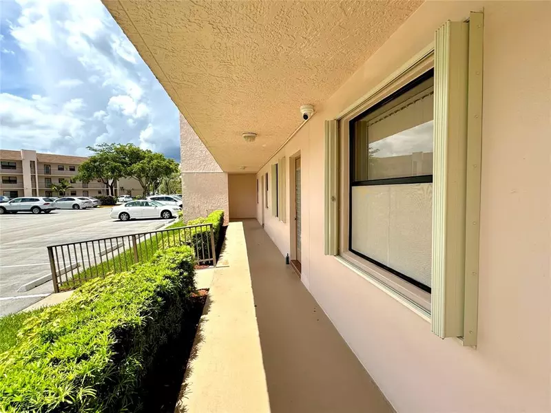 10434 Sunrise Lakes Blvd #110, Sunrise, FL 33322