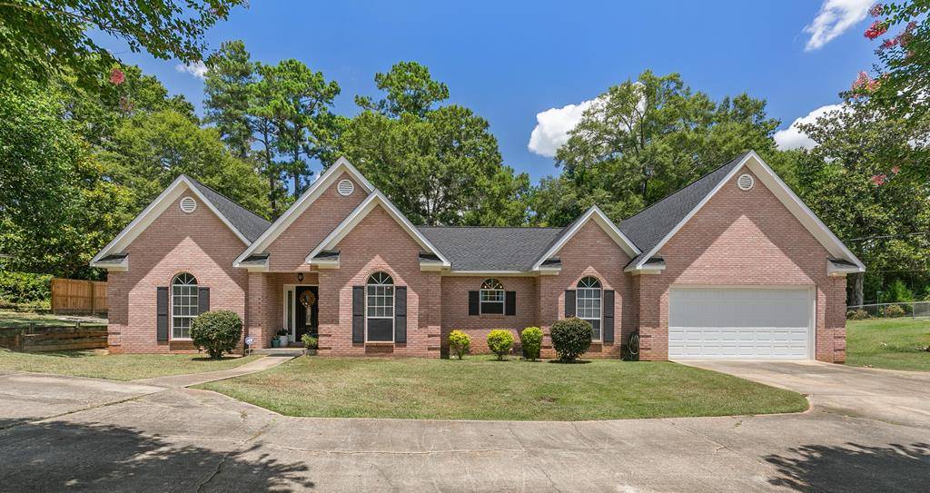 115 Walden Pond Drive, Headland, AL 36345