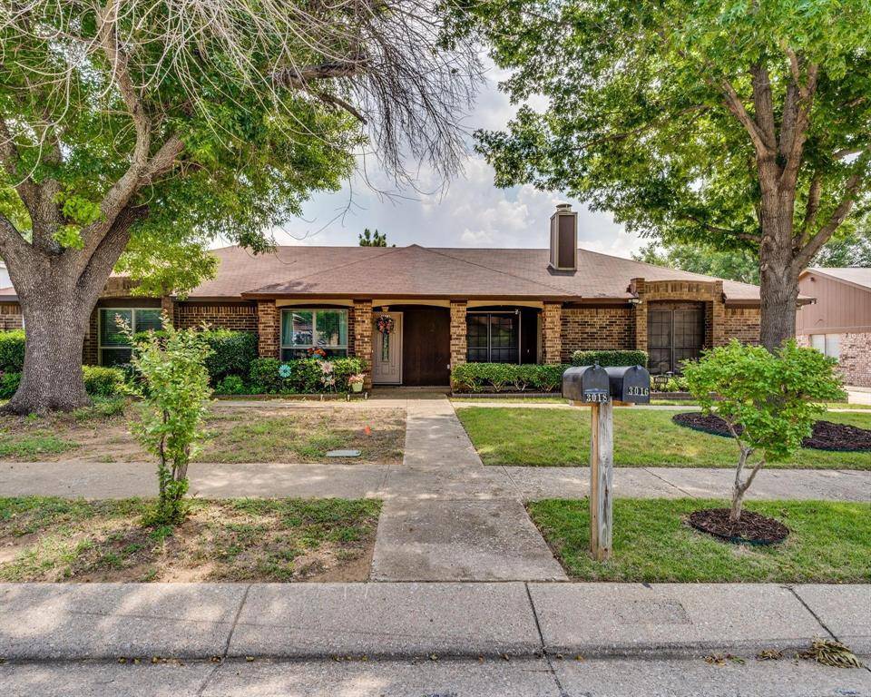 3016 Hilltop Drive,  Euless,  TX 76039