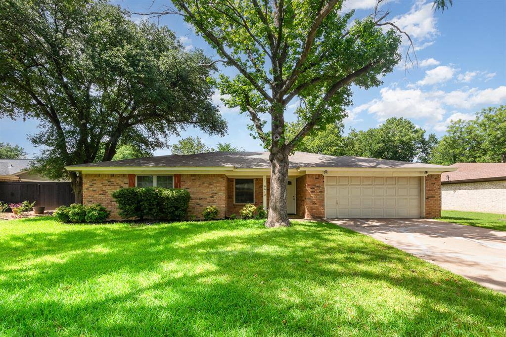 8613 Crestview Drive, North Richland Hills, TX 76182
