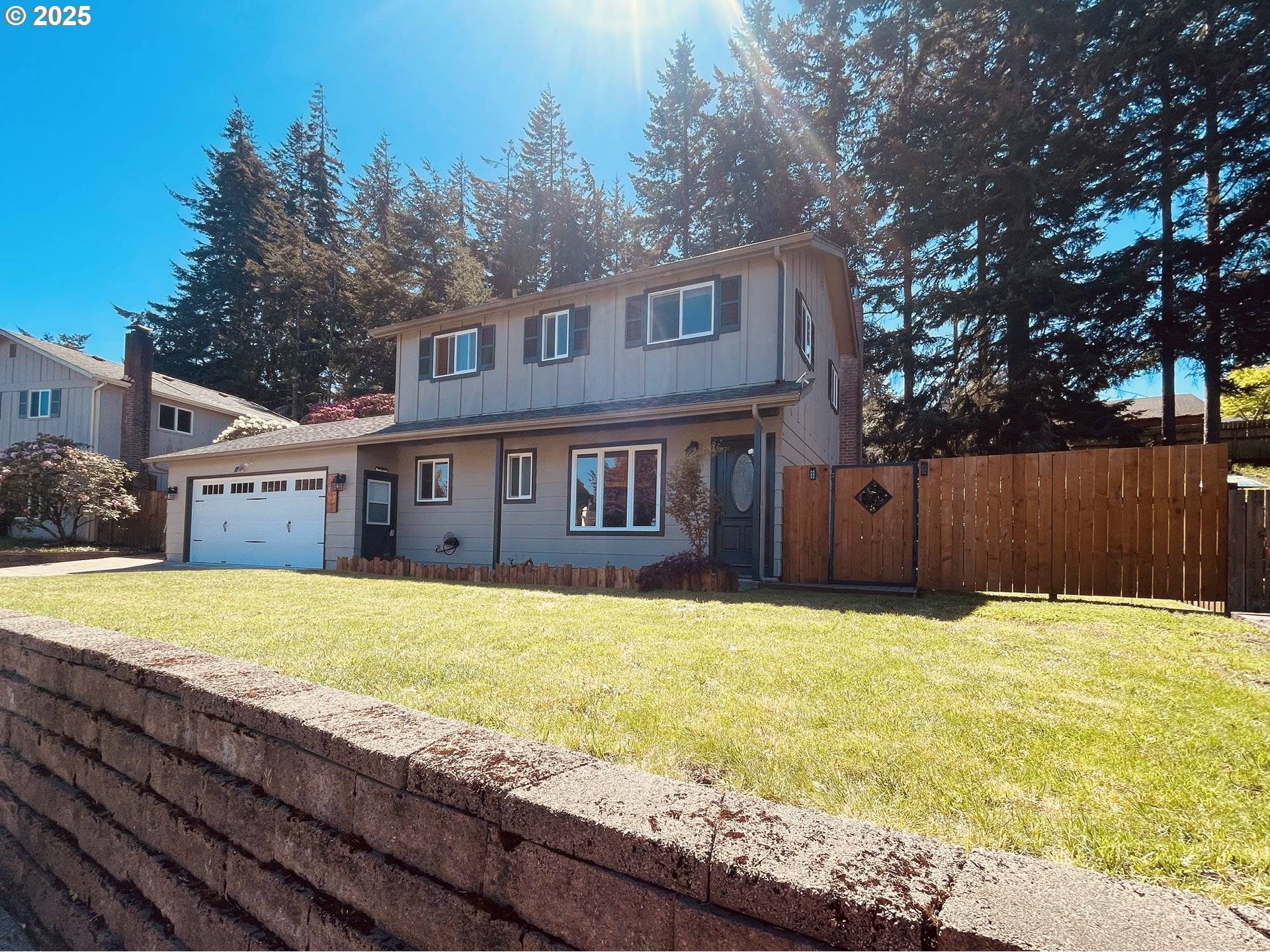 3851 EDGEWOOD DR, North Bend, OR 97459