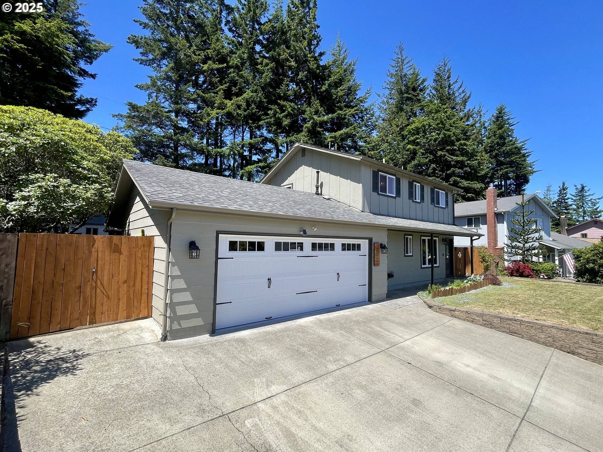North Bend, OR 97459,3851 EDGEWOOD DR