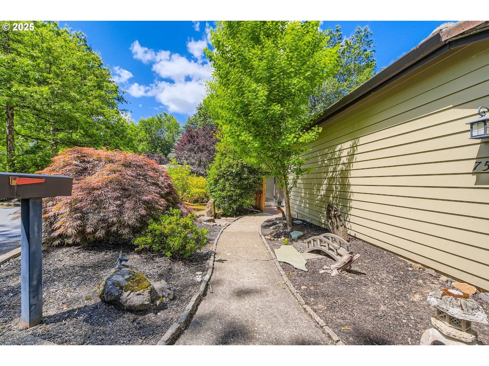 Beaverton, OR 97008,7582 SW CRESMOOR DR