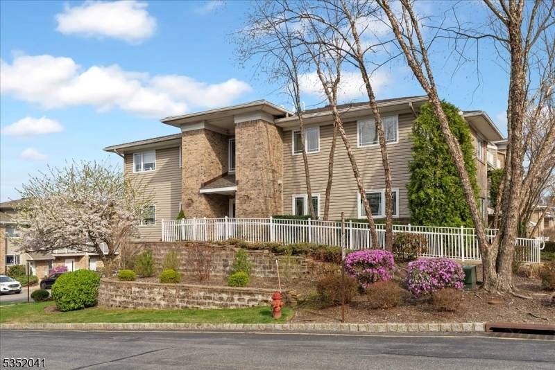 8 Wilshire Ter #8, Kinnelon Boro, NJ 07405