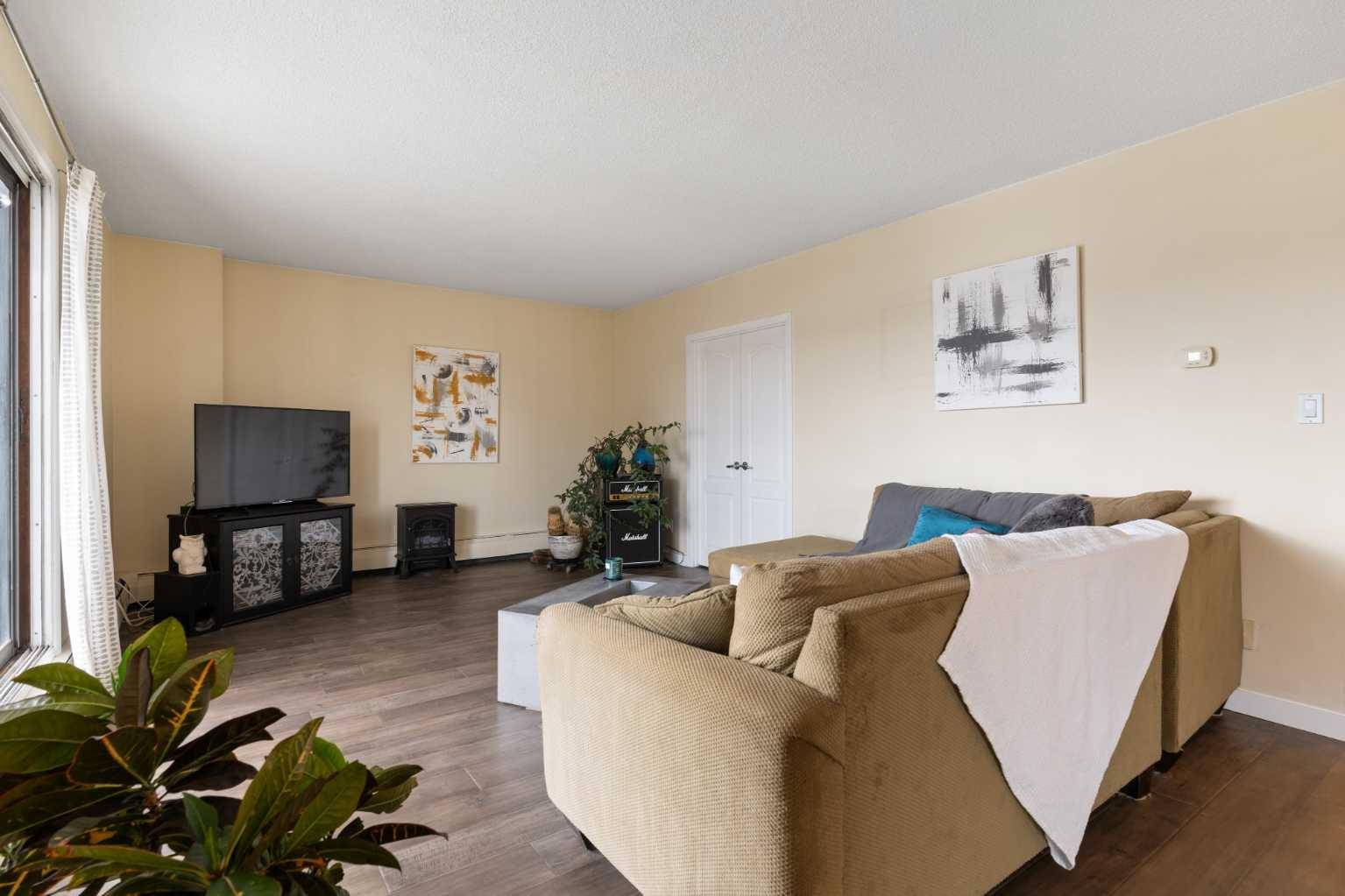 Calgary, AB T3C0V9,1208 14 AVE Southwest #401