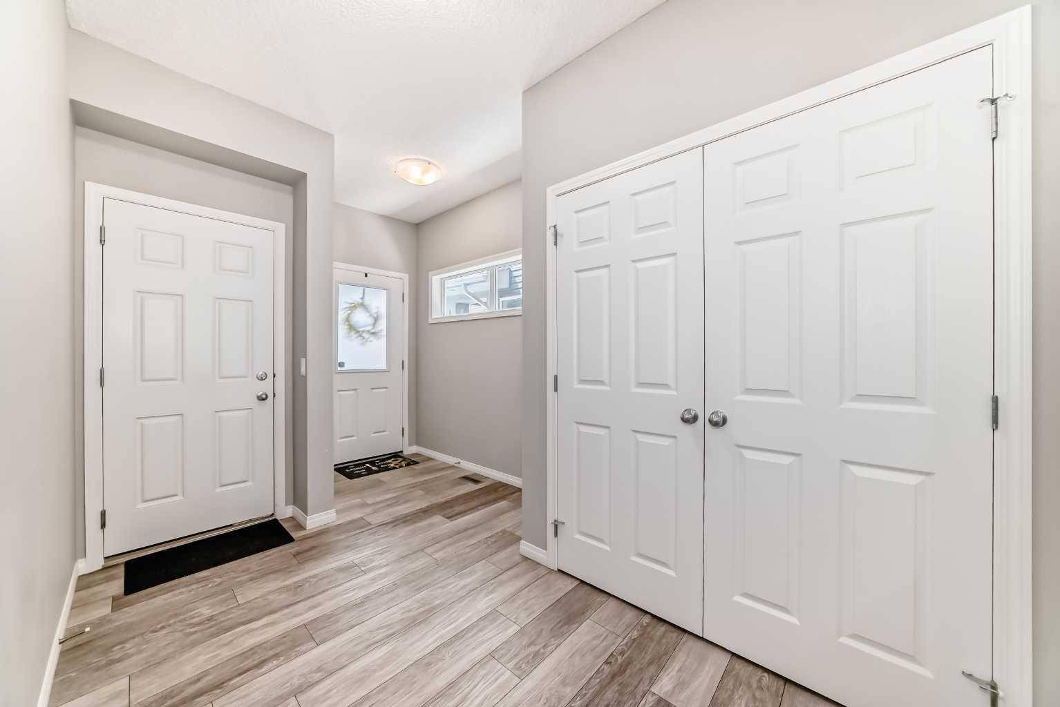 210 Heartland AVE, Cochrane, AB T4C2P9