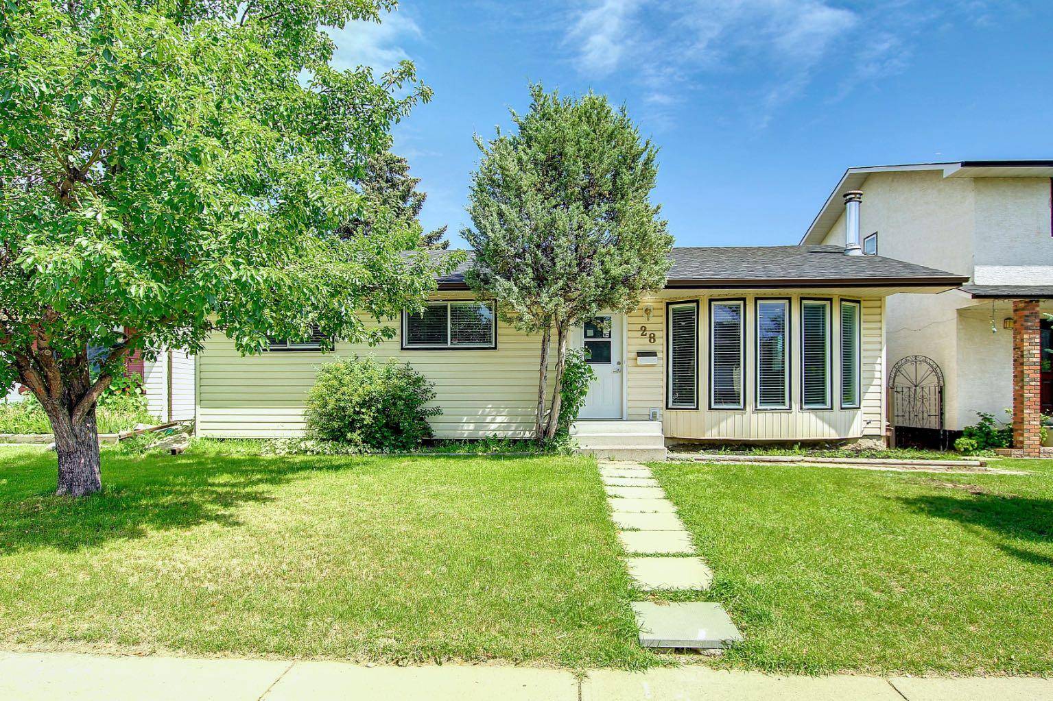 28 Templehill CRES Northeast, Calgary, AB T1Y 4C5