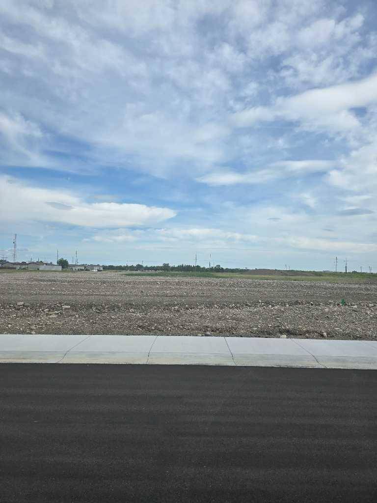 Fort Macleod, AB T0L0Z0,909 Willow LN