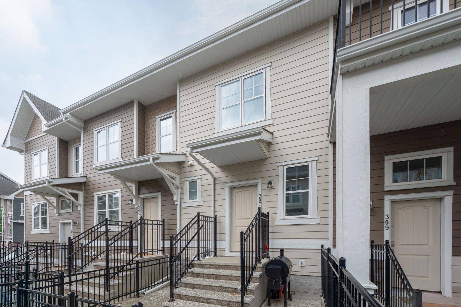 307 Cranbrook WALK Southeast, Calgary, AB T3M 2V5
