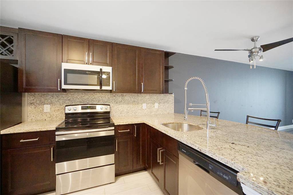 Oakland Park, FL 33309,113 Lake Emerald Dr #404