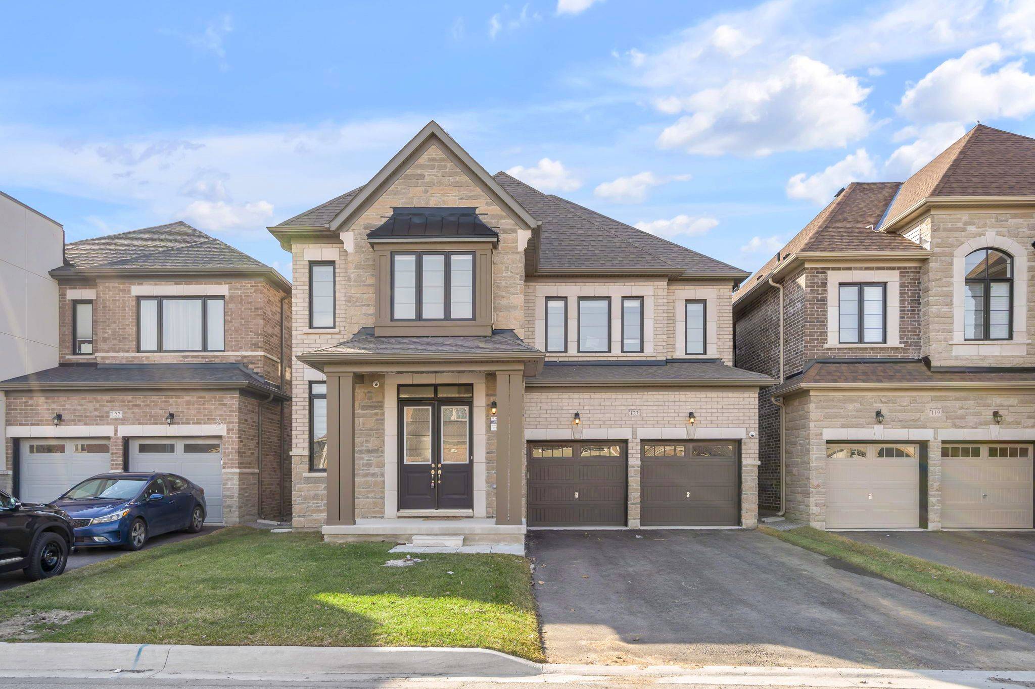 Aurora, ON L4G 7B6,123 Halldorson AVE