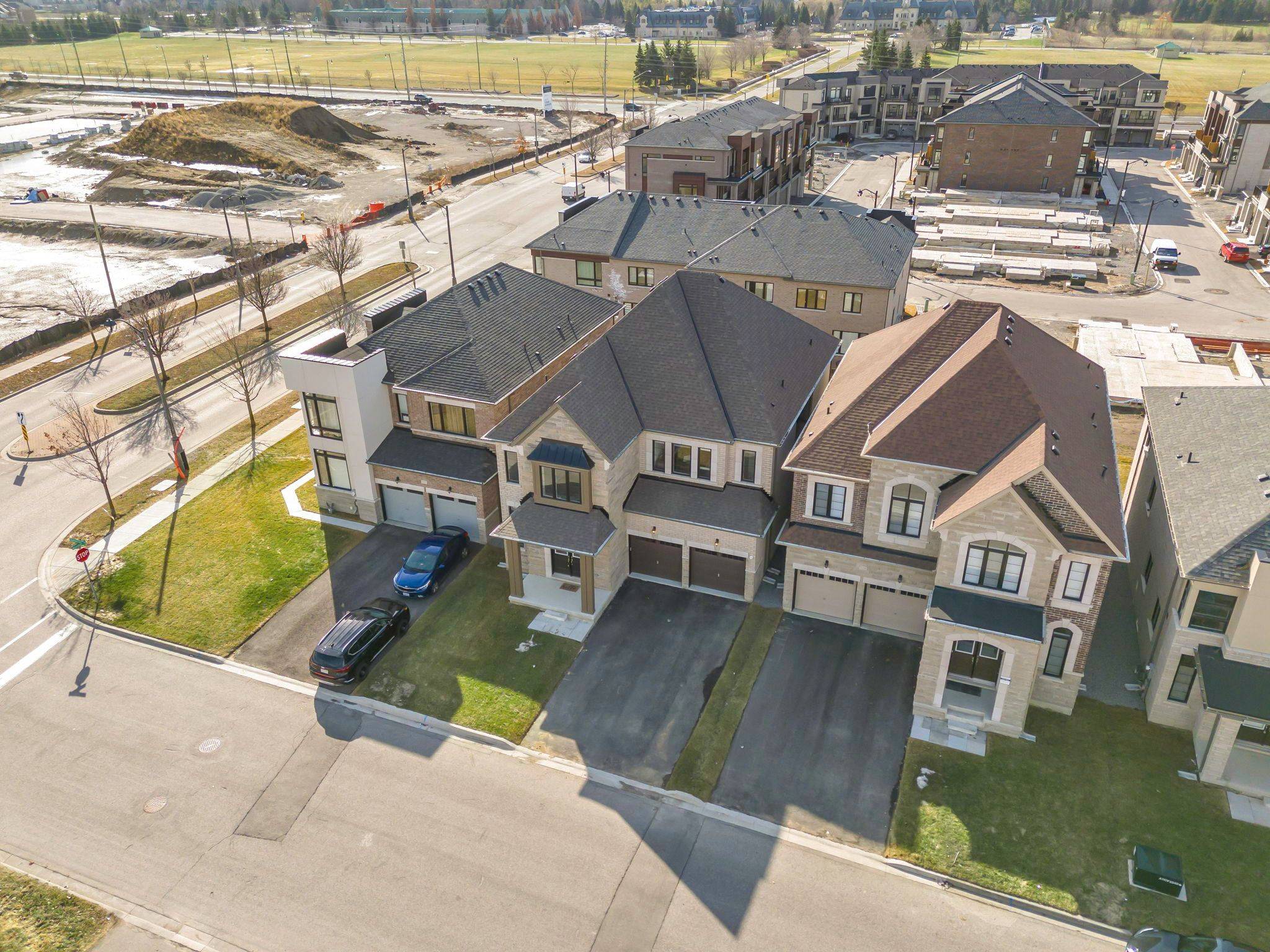 123 Halldorson AVE, Aurora, ON L4G 7B6