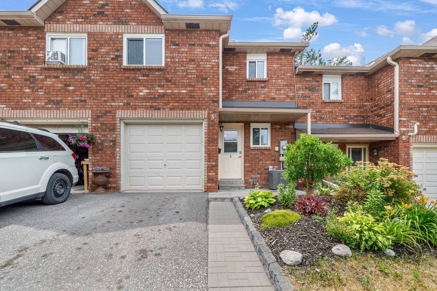 Barrie, ON L4N 6W4,3 Partridge RD #49