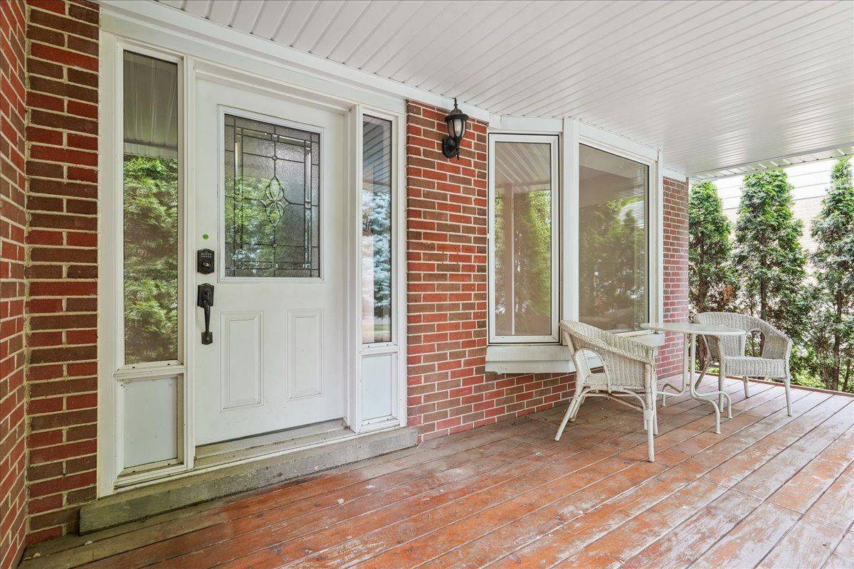 Mississauga, ON L4X 1N7,1724 Kirkwall CRES