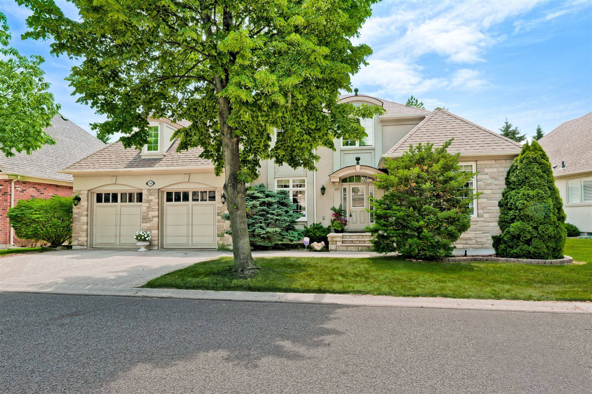 726 Hidden Grove LN, Mississauga, ON L5H 4L2
