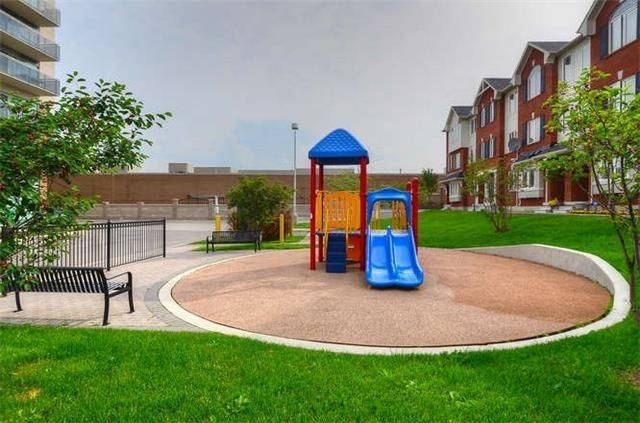 Brampton, ON L6W 0B1,50 Hillcrest AVE #17