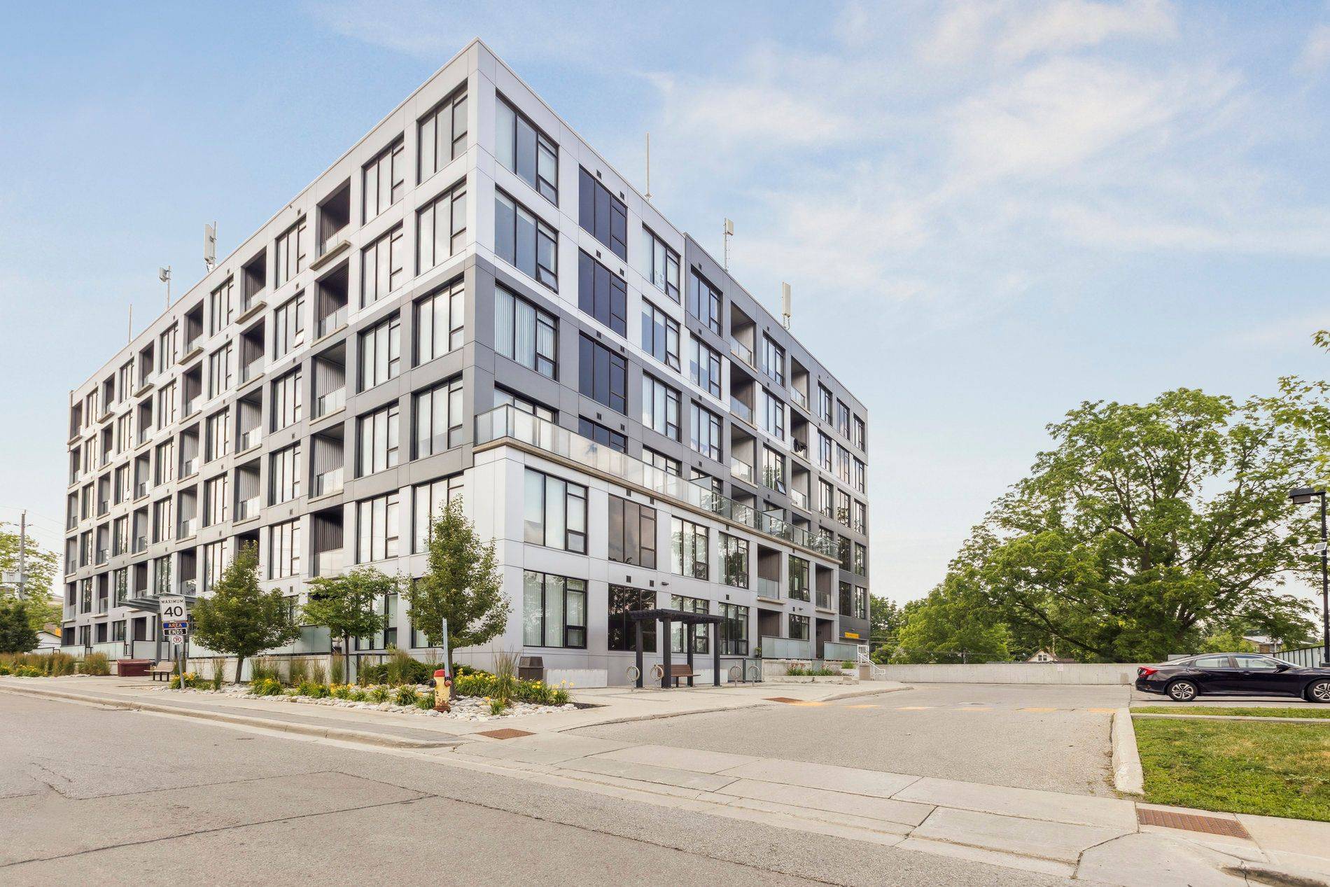 690 King ST W #321, Kitchener, ON N2G 0B9