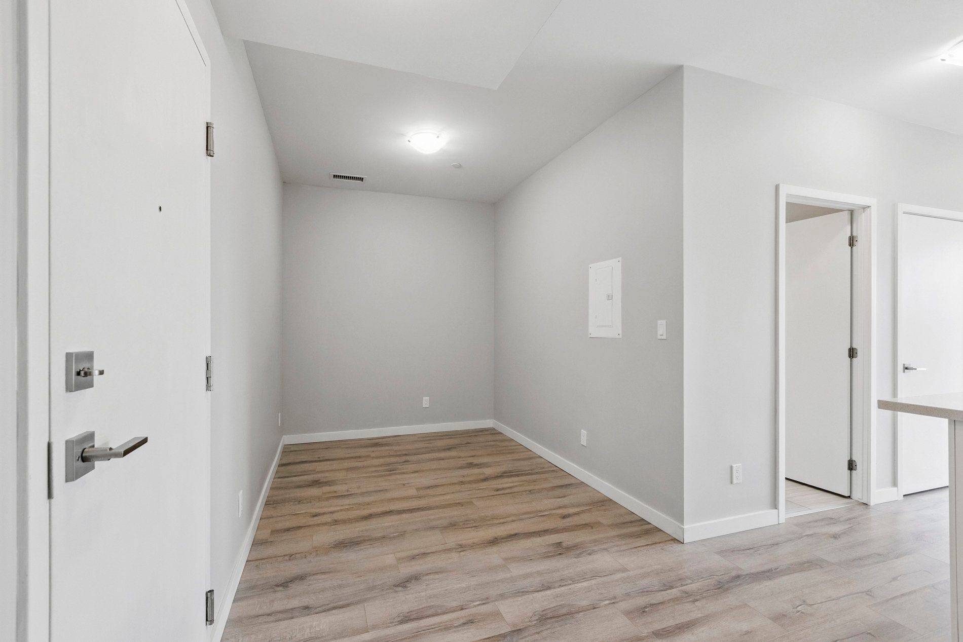 Kitchener, ON N2G 0B9,690 King ST W #321