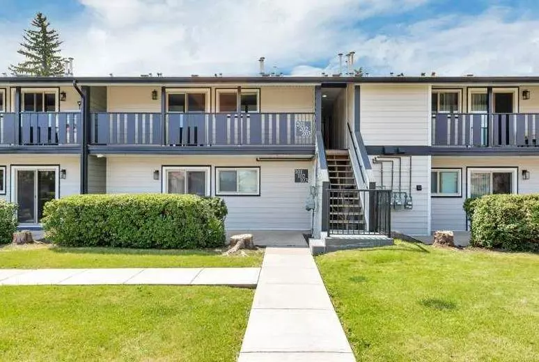 Red Deer, AB T4R 1M8,54 Bell ST #203